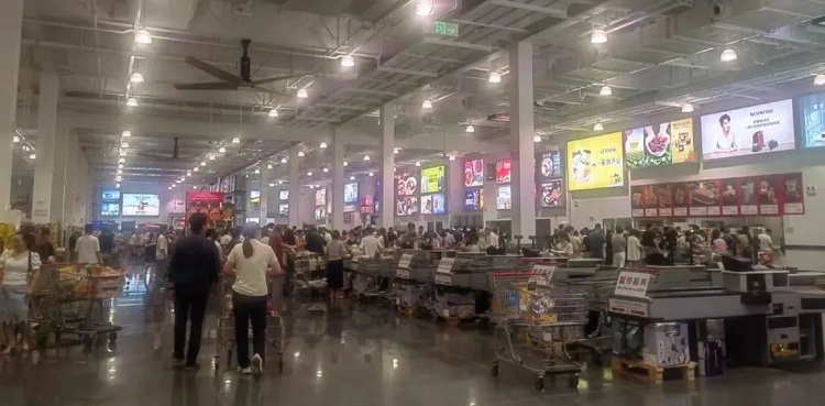 折扣店不只是搶傳統(tǒng)零售商的生意，還會搶品牌商的生意